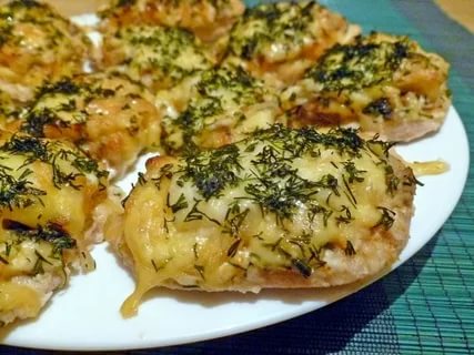 Курица запеченная с грибами и сыром